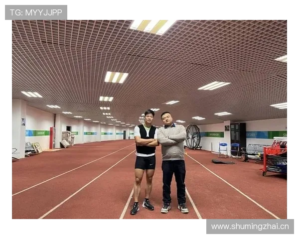 张博恒训练完直接拎着爱马仕去吃路边摊？